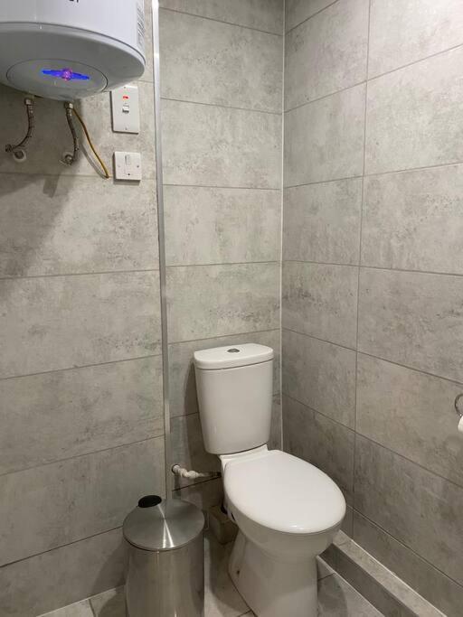 A Spacious Double Bed Studio Stoke-on-Trent المظهر الخارجي الصورة