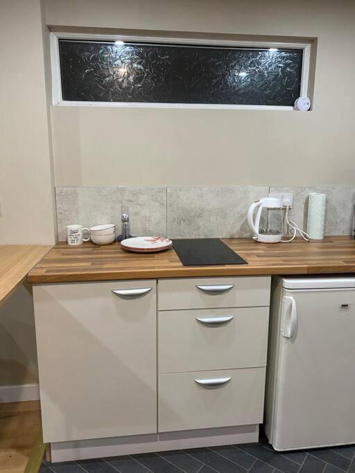 A Spacious Double Bed Studio Stoke-on-Trent المظهر الخارجي الصورة
