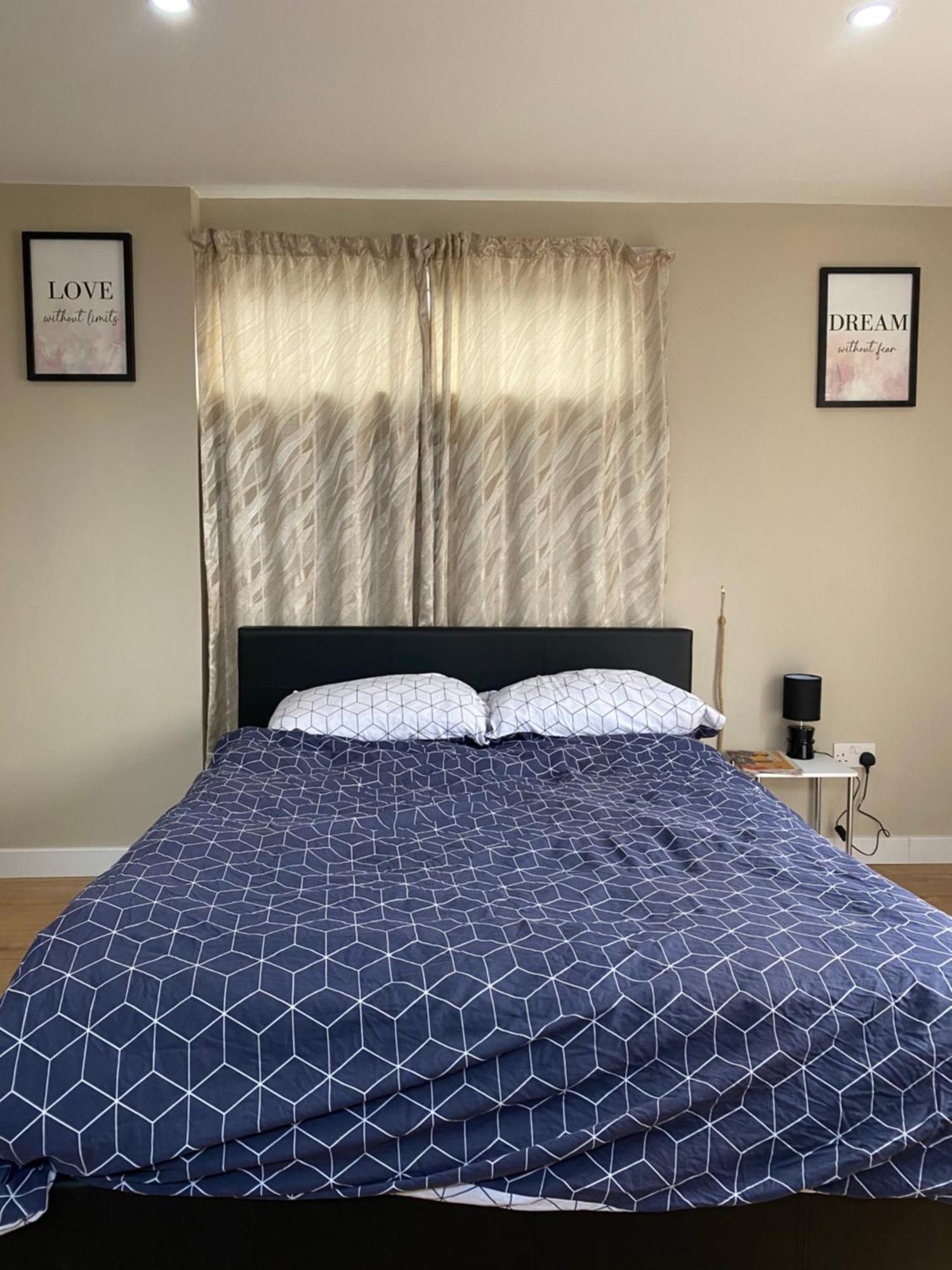 A Spacious Double Bed Studio Stoke-on-Trent المظهر الخارجي الصورة